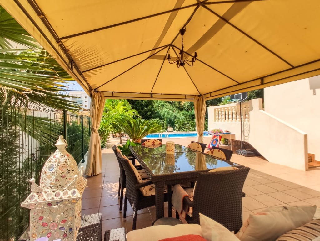 4 soveværelse Villa til salg i Las Ramblas Golf med garage - € 495.000 (Ref: 9559508)