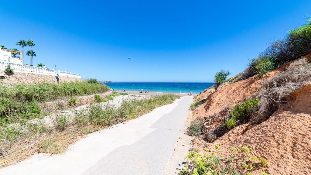 7 quarto Moradia para venda em Dehesa de Campoamor com piscina garagem - 1 800 000 € (Ref: 9559511)