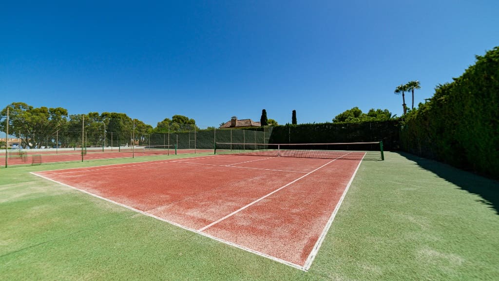 7 quarto Moradia para venda em Dehesa de Campoamor com piscina garagem - 1 800 000 € (Ref: 9559511)