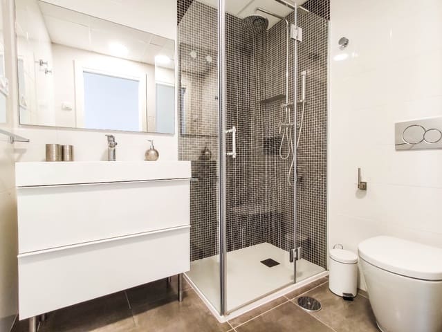 2 soverom Leilighet til salgs i Punta Prima, Torrevieja med svømmebasseng garasje - € 650 000 (Ref: 9559512)