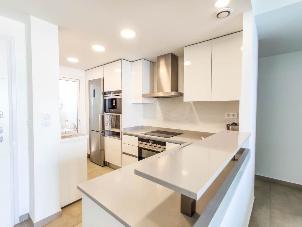 2 soverom Leilighet til salgs i Punta Prima med svømmebasseng garasje - € 650 000 (Ref: 9559512)