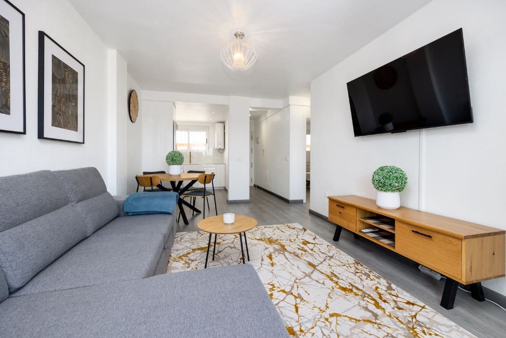 2 slaapkamer Appartement te koop in Punta Prima met zwembad garage - € 189.900 (Ref: 9559513)