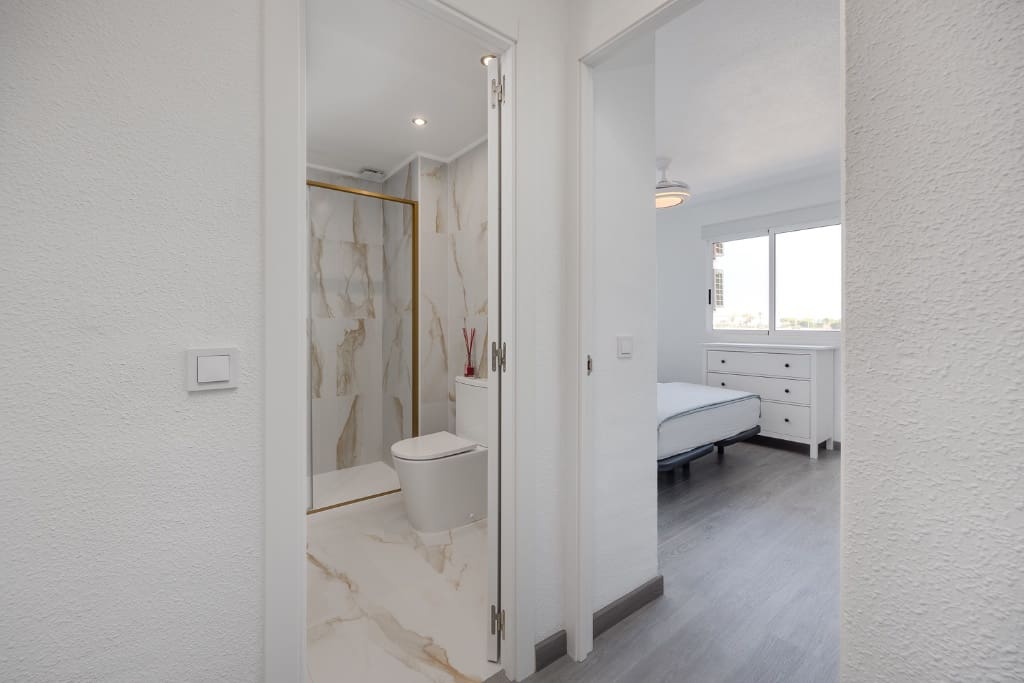 2 slaapkamer Appartement te koop in Punta Prima met zwembad garage - € 189.900 (Ref: 9559513)