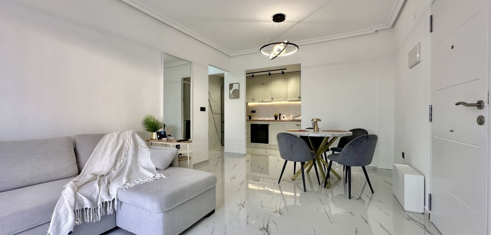 1 makuuhuone Huoneisto myytävänä paikassa Playa Flamenca mukana uima-altaan - 162 000 € (Ref: 9559539)