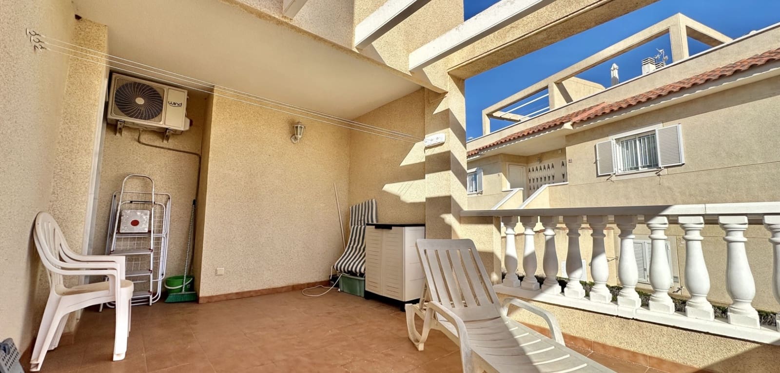2 soveværelse Byhus til salg i Playa Flamenca med swimmingpool - € 275.000 (Ref: 9559545)