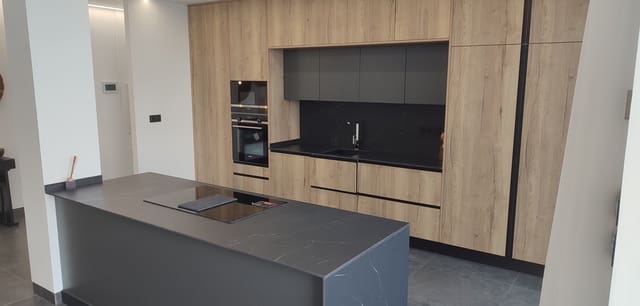 3 Zimmer Villa zu verkaufen in Los Balcones mit Pool Garage - 750.000 € (Ref: 9559551)