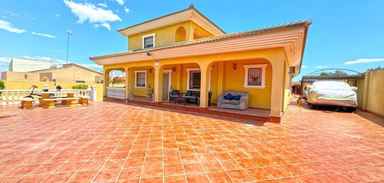 6 Zimmer Villa zu verkaufen in Los Balcones mit Pool - 610.000 € (Ref: 9559566)