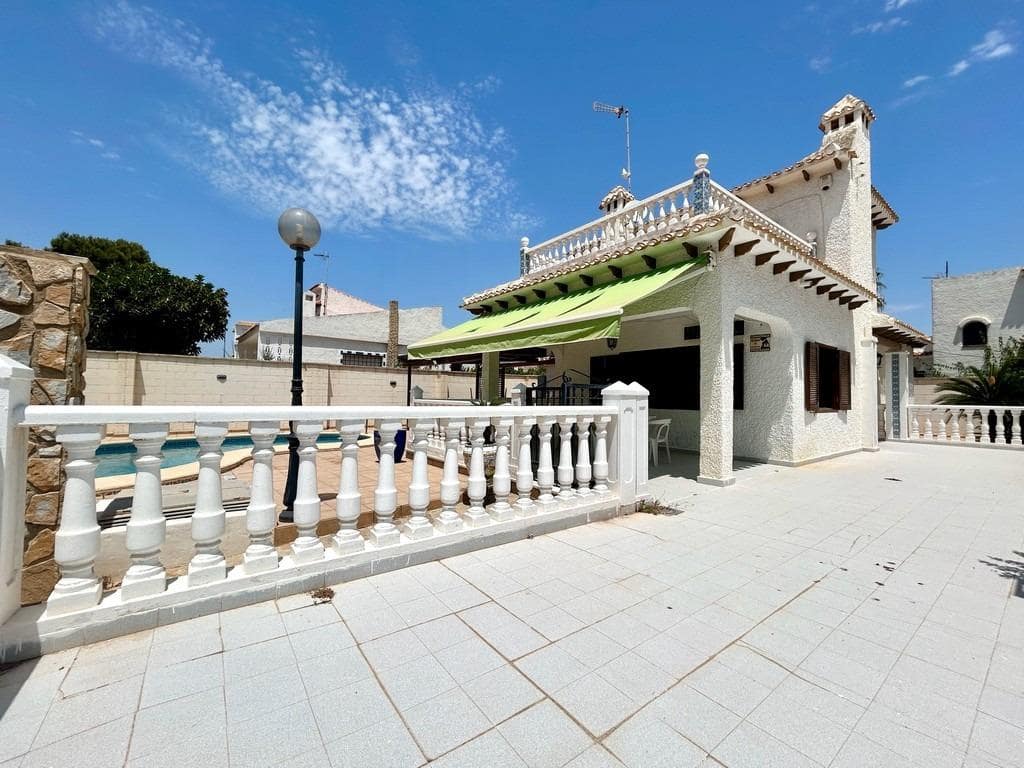4 soveværelse Villa til salg i La Zenia med swimmingpool - € 585.000 (Ref: 9559574)