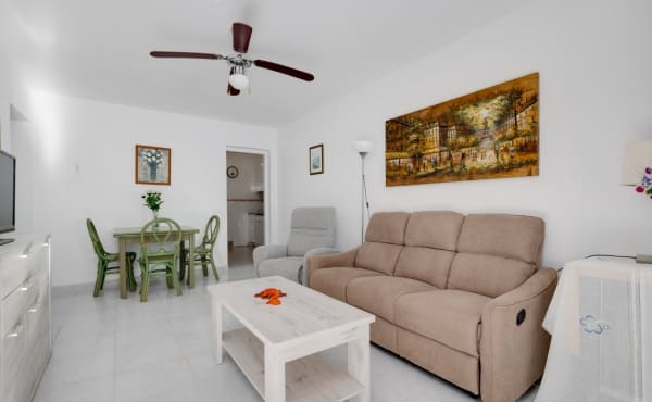 3 makuuhuone Huoneisto myytävänä paikassa Playa Flamenca mukana uima-altaan - 169 000 € (Ref: 9559680)