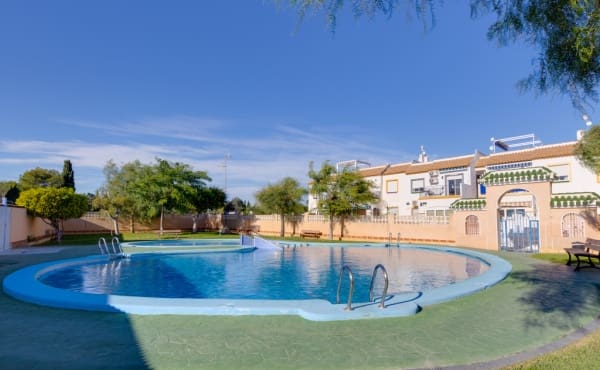 3 makuuhuone Huoneisto myytävänä paikassa Playa Flamenca mukana uima-altaan - 169 000 € (Ref: 9559680)