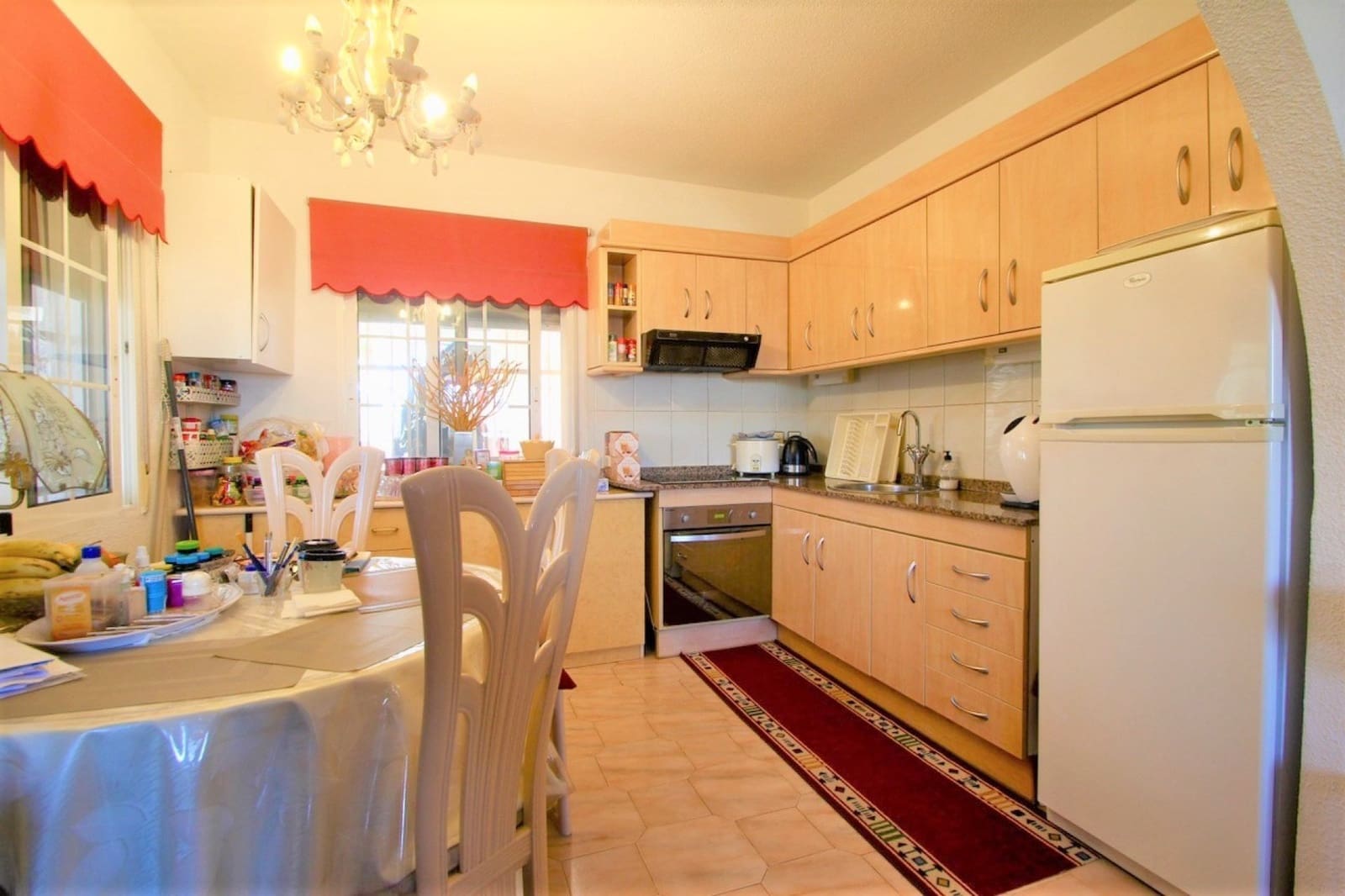 6 makuuhuone Huvila myytävänä paikassa Villamartin mukana uima-altaan 
autotalli - 469 000 € (Ref: 9559684)