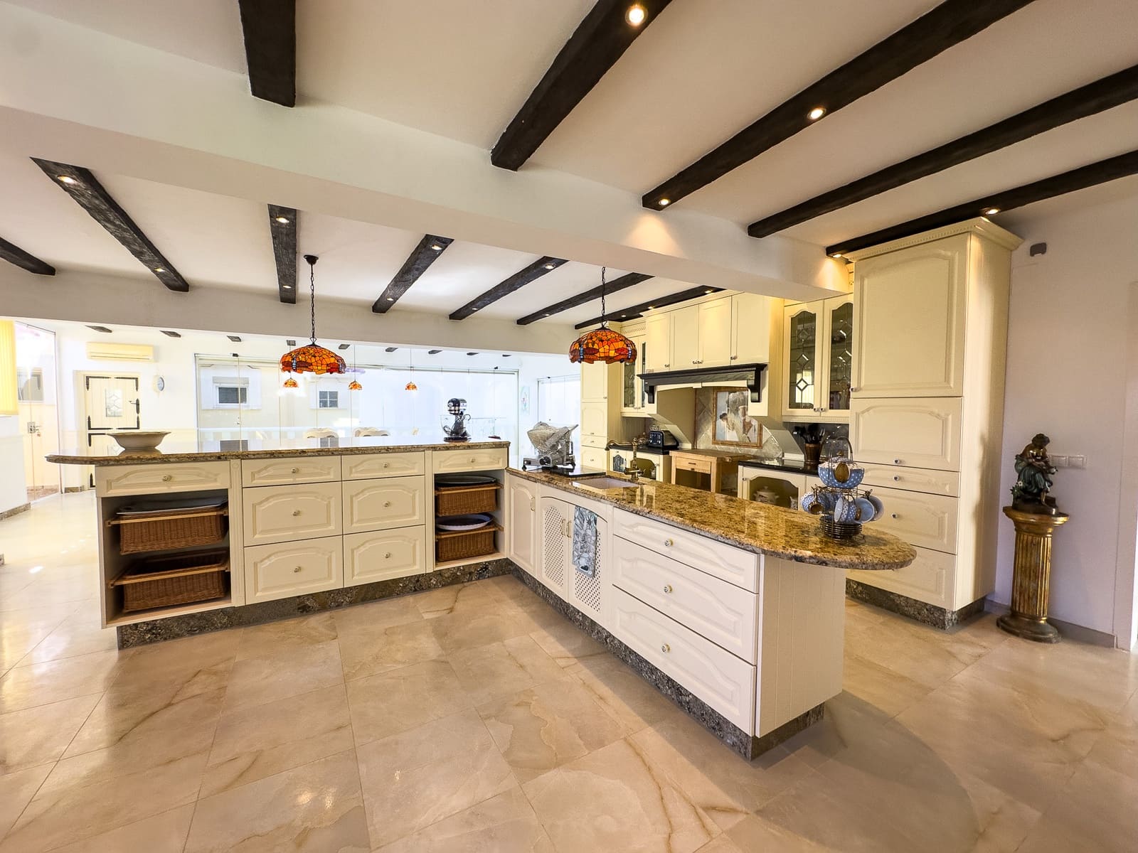 4 makuuhuone Huvila myytävänä paikassa Playa Flamenca mukana uima-altaan 
autotalli - 1 490 000 € (Ref: 9559685)