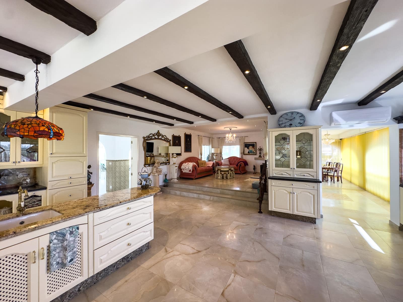 4 makuuhuone Huvila myytävänä paikassa Playa Flamenca mukana uima-altaan 
autotalli - 1 490 000 € (Ref: 9559685)