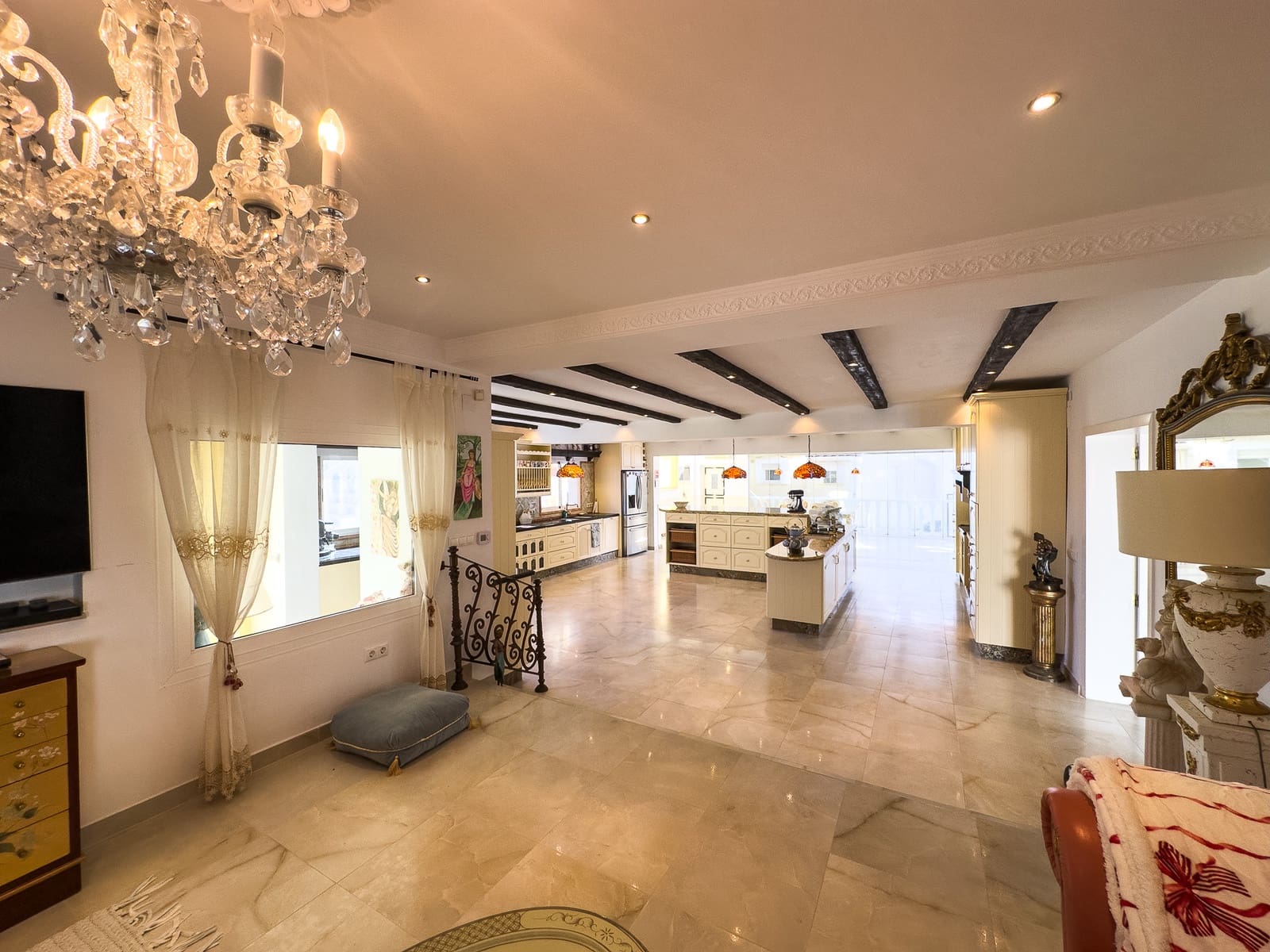 4 makuuhuone Huvila myytävänä paikassa Playa Flamenca mukana uima-altaan 
autotalli - 1 490 000 € (Ref: 9559685)