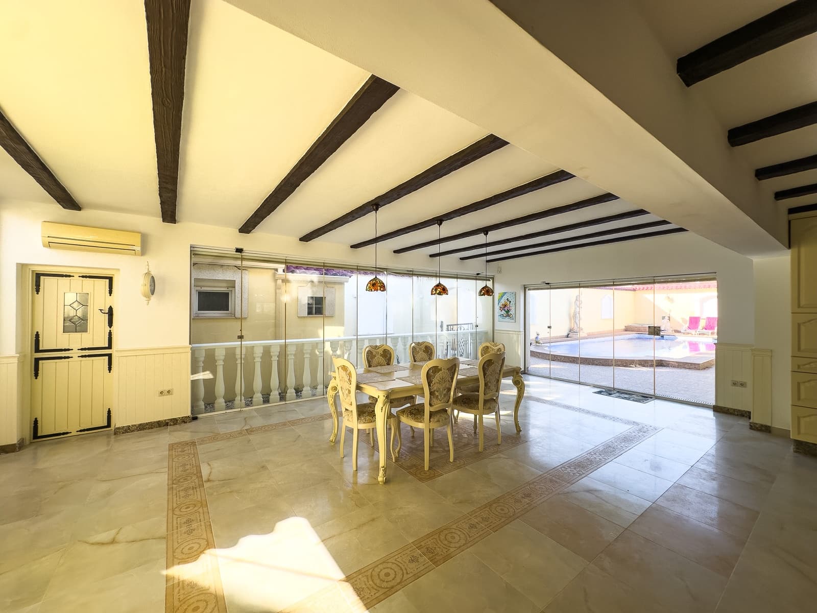 4 makuuhuone Huvila myytävänä paikassa Playa Flamenca mukana uima-altaan 
autotalli - 1 490 000 € (Ref: 9559685)