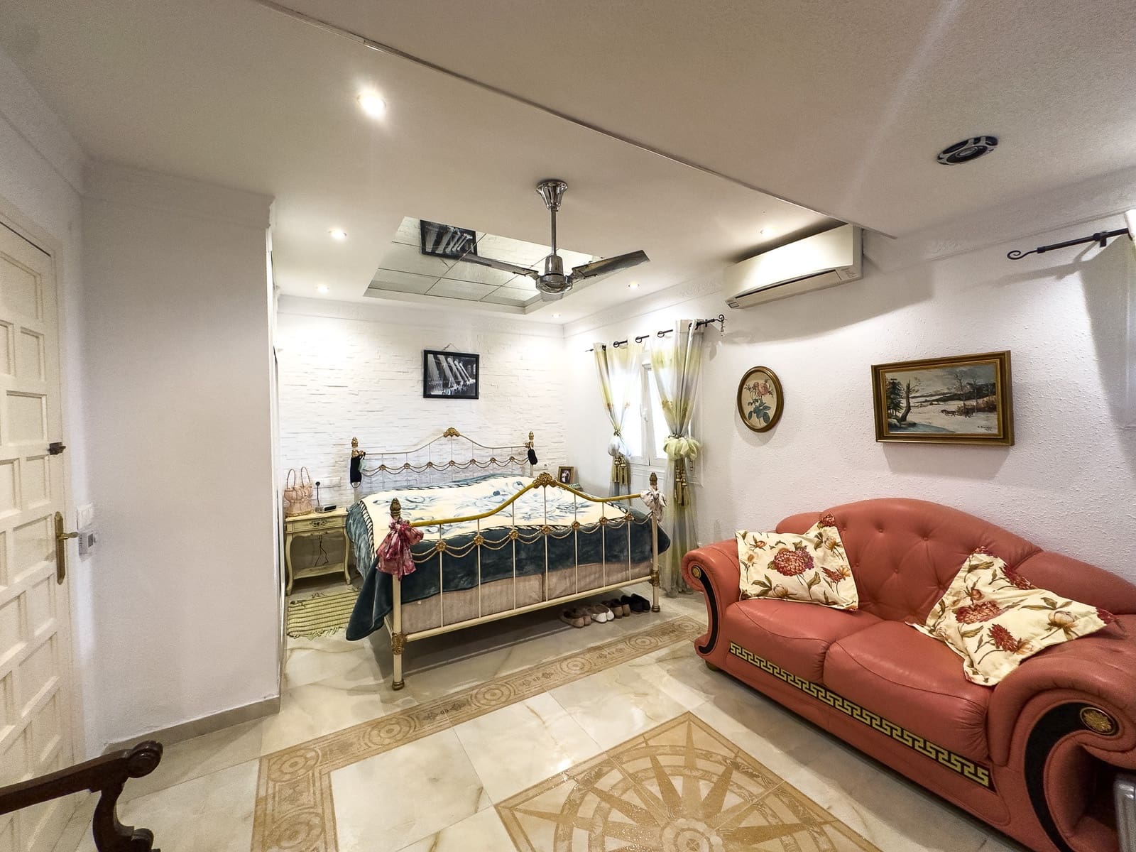 4 makuuhuone Huvila myytävänä paikassa Playa Flamenca mukana uima-altaan 
autotalli - 1 490 000 € (Ref: 9559685)