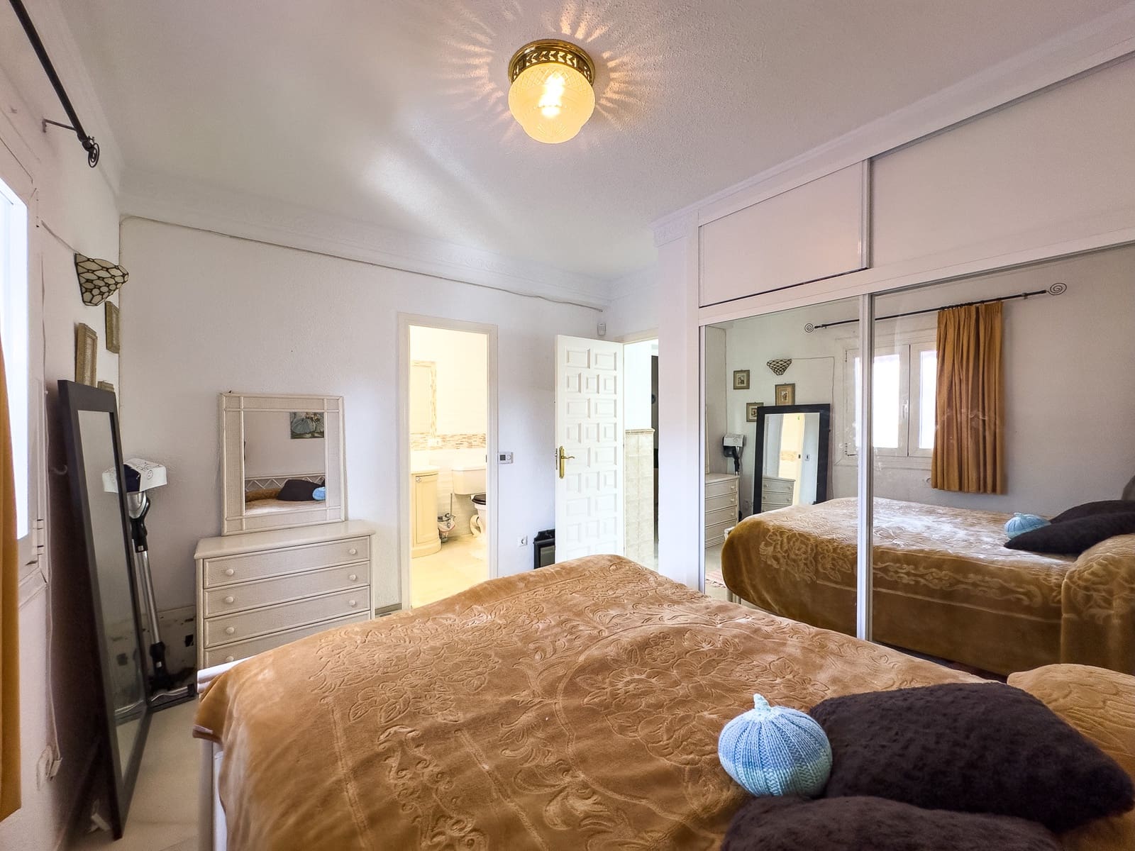 4 makuuhuone Huvila myytävänä paikassa Playa Flamenca mukana uima-altaan 
autotalli - 1 490 000 € (Ref: 9559685)