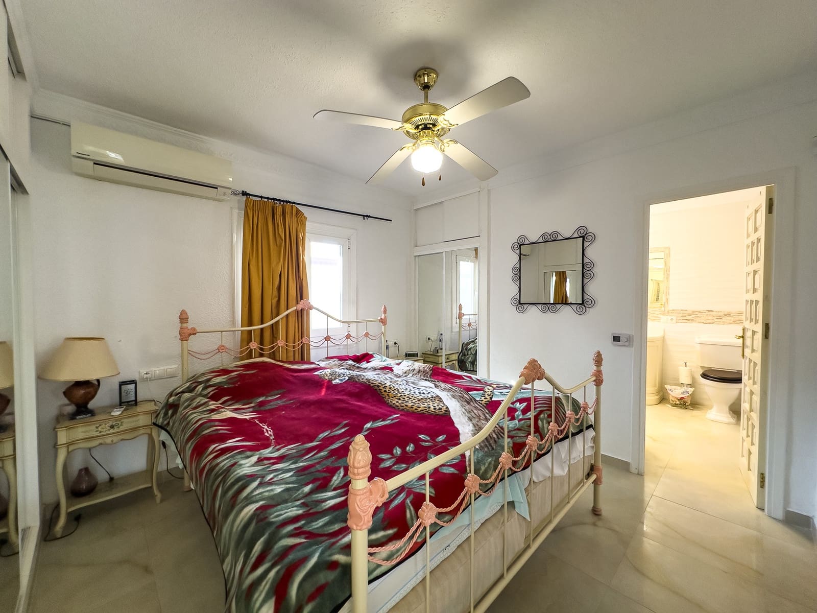 4 makuuhuone Huvila myytävänä paikassa Playa Flamenca mukana uima-altaan 
autotalli - 1 490 000 € (Ref: 9559685)