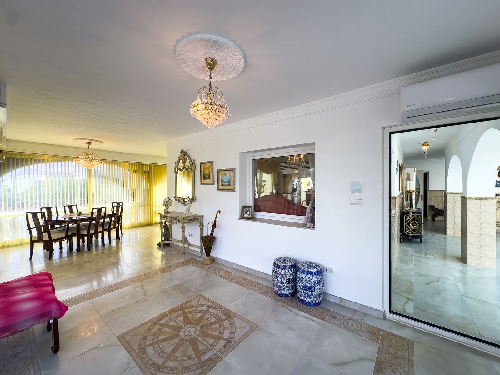 4 makuuhuone Huvila myytävänä paikassa Playa Flamenca mukana uima-altaan 
autotalli - 1 490 000 € (Ref: 9559685)