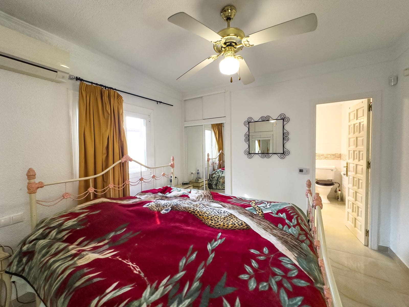 4 makuuhuone Huvila myytävänä paikassa Playa Flamenca mukana uima-altaan 
autotalli - 1 490 000 € (Ref: 9559685)