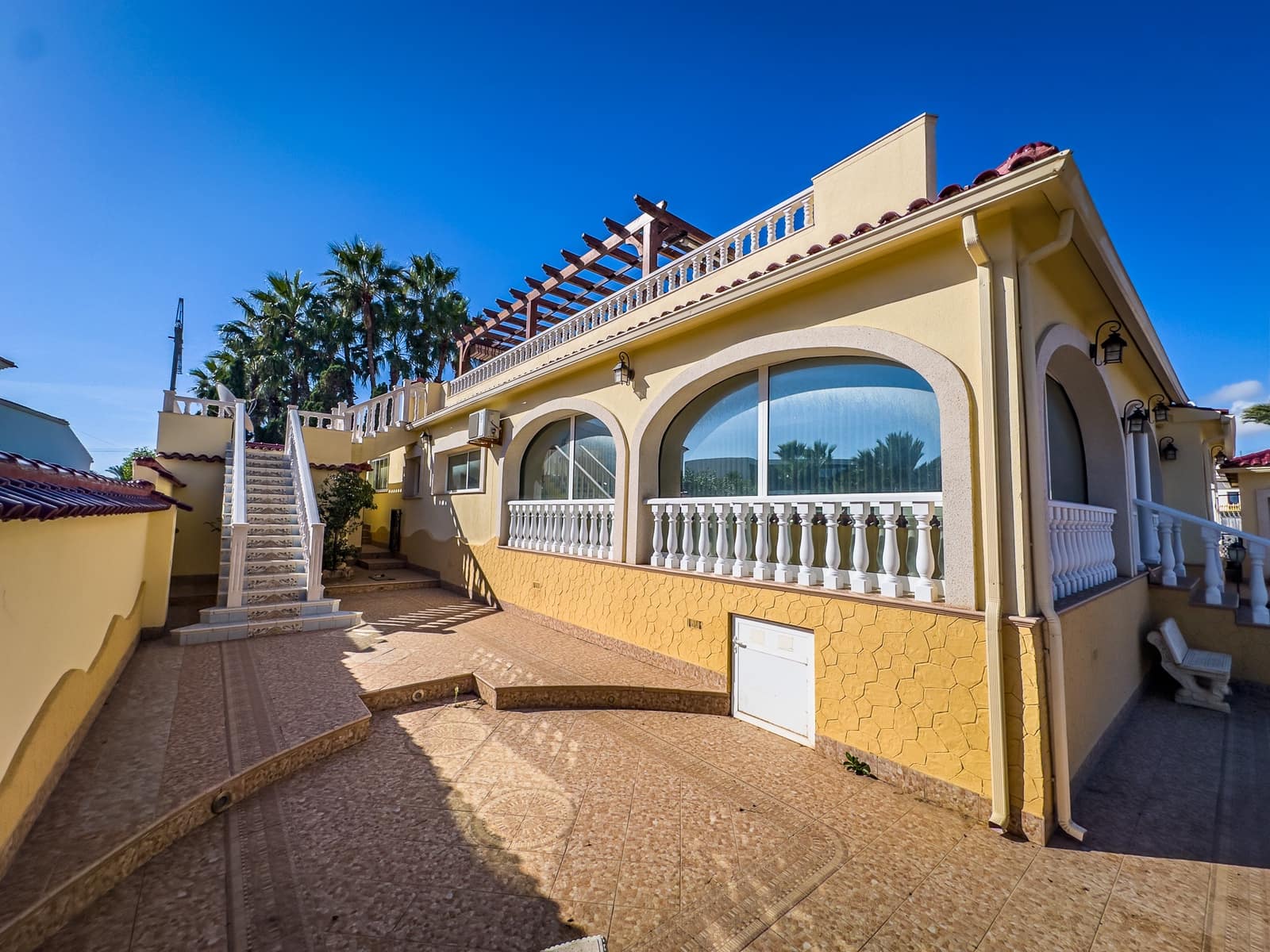 4 makuuhuone Huvila myytävänä paikassa Playa Flamenca mukana uima-altaan 
autotalli - 1 490 000 € (Ref: 9559685)