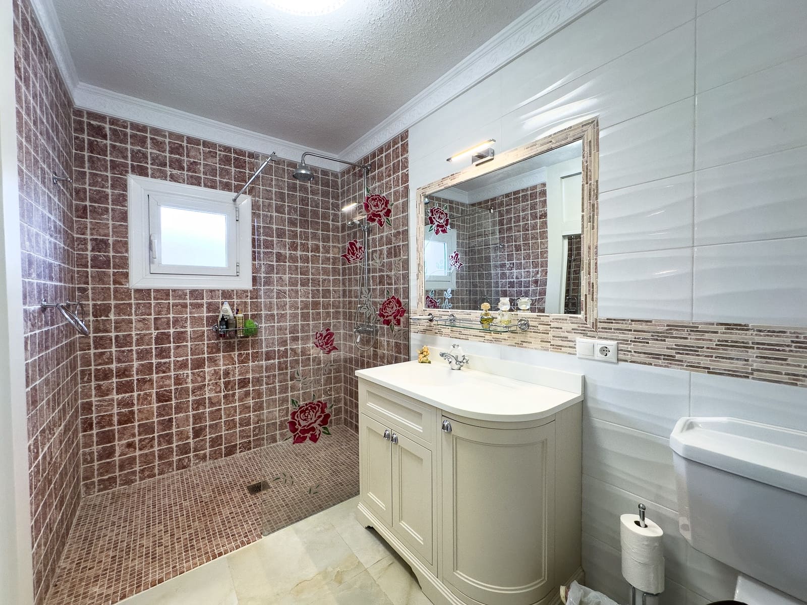 4 makuuhuone Huvila myytävänä paikassa Playa Flamenca mukana uima-altaan 
autotalli - 1 490 000 € (Ref: 9559685)