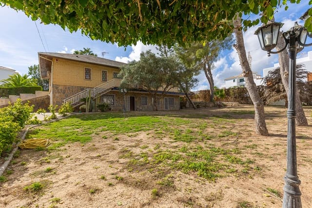 5 makuuhuone Huvila myytävänä paikassa Villamartin, Orihuela mukana uima-altaan 
autotalli - 670 000 € (Ref: 9559739)