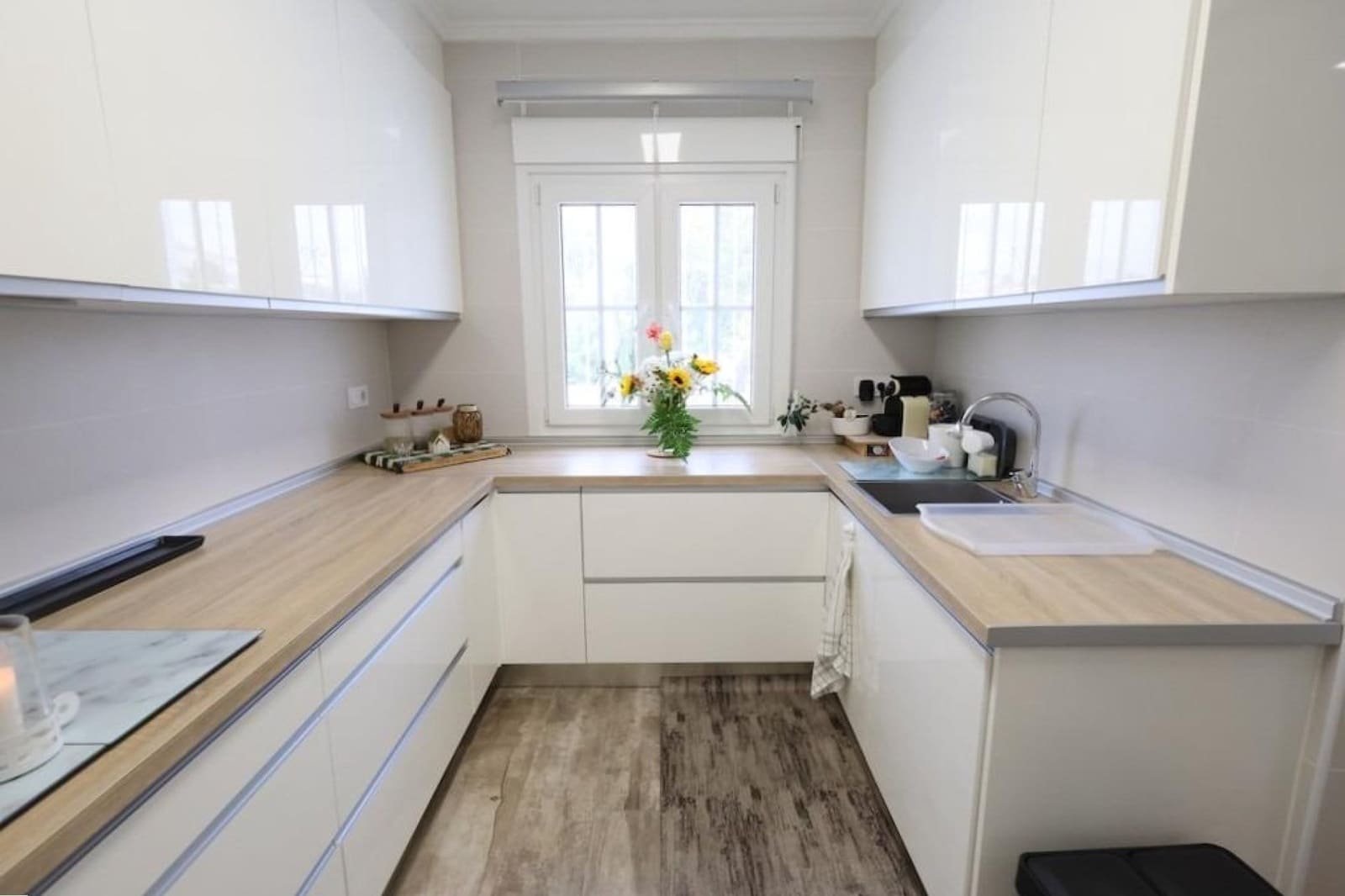 4 makuuhuone Huvila myytävänä paikassa Villamartin mukana uima-altaan 
autotalli - 435 000 € (Ref: 9566482)