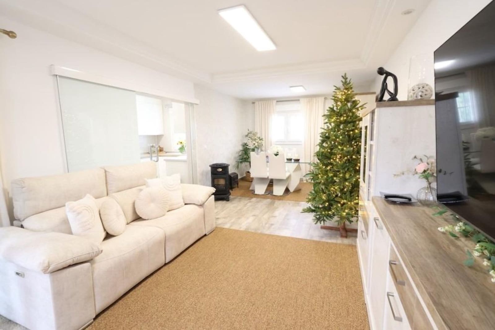 4 makuuhuone Huvila myytävänä paikassa Villamartin mukana uima-altaan 
autotalli - 435 000 € (Ref: 9566482)