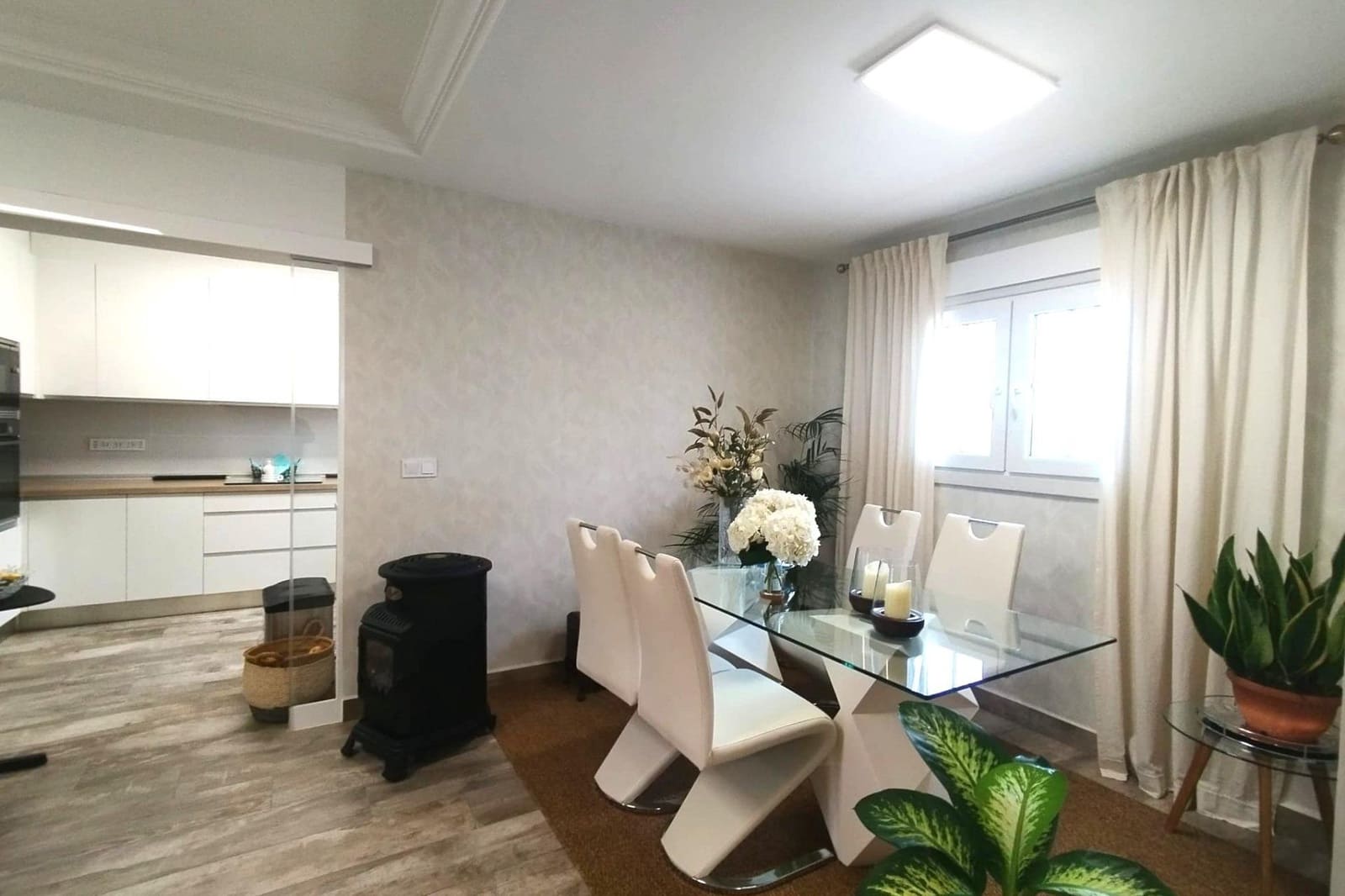 4 makuuhuone Huvila myytävänä paikassa Villamartin mukana uima-altaan 
autotalli - 435 000 € (Ref: 9566482)