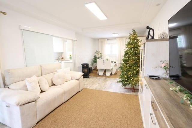 4 makuuhuone Huvila myytävänä paikassa Villamartin, Orihuela mukana uima-altaan 
autotalli - 435 000 € (Ref: 9566482)