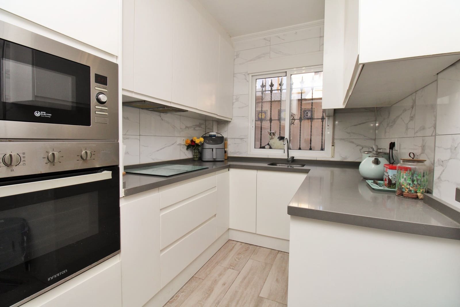 4 makuuhuone Huvila myytävänä paikassa Playa Flamenca mukana uima-altaan - 399 950 € (Ref: 9569299)