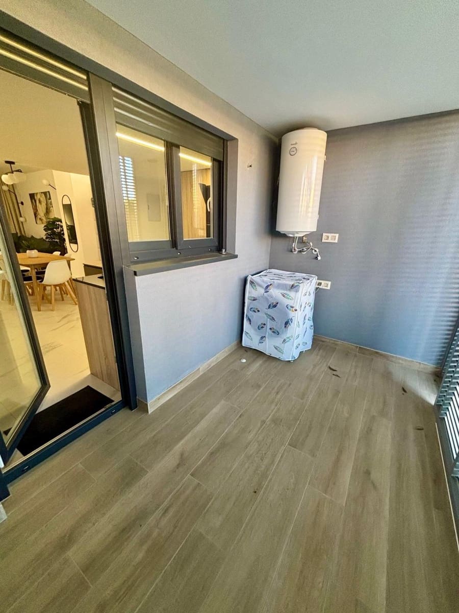 2 soverom Leilighet til salgs i Punta Prima med svømmebasseng garasje - € 435 000 (Ref: 9570122)