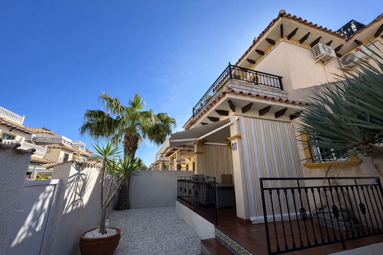 2 slaapkamer Huis te koop in La Zenia met zwembad garage - € 230.000 (Ref: 9588199)
