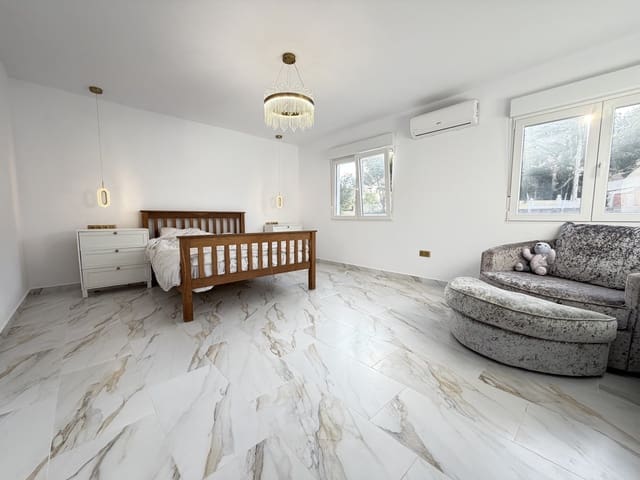 6 makuuhuone Huvila myytävänä paikassa Campoamor, Orihuela mukana uima-altaan 
autotalli - 695 000 € (Ref: 9598420)