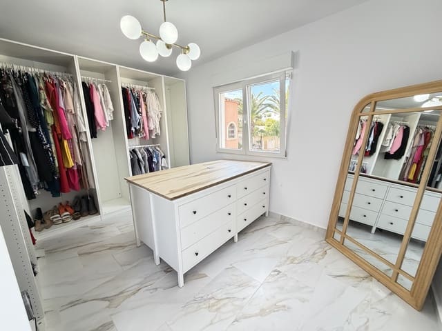 6 makuuhuone Huvila myytävänä paikassa Campoamor, Orihuela mukana uima-altaan 
autotalli - 695 000 € (Ref: 9598420)