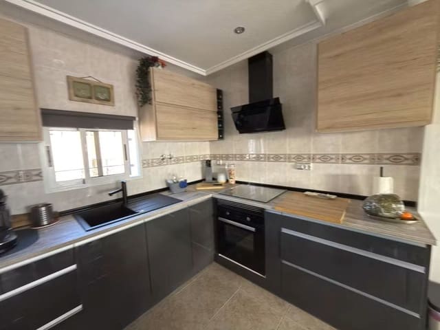 5 soveværelse Villa til salg i Villamartin, Orihuela med swimmingpool - € 399.000 (Ref: 9606638)