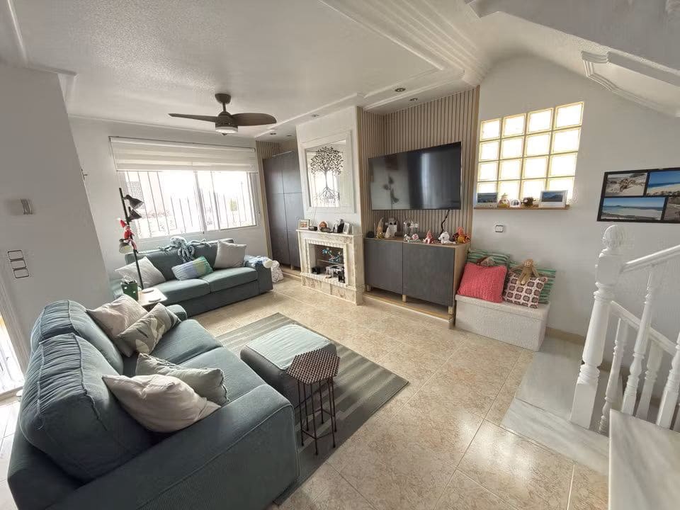 5 soveværelse Villa til salg i Villamartin med swimmingpool - € 399.000 (Ref: 9606638)