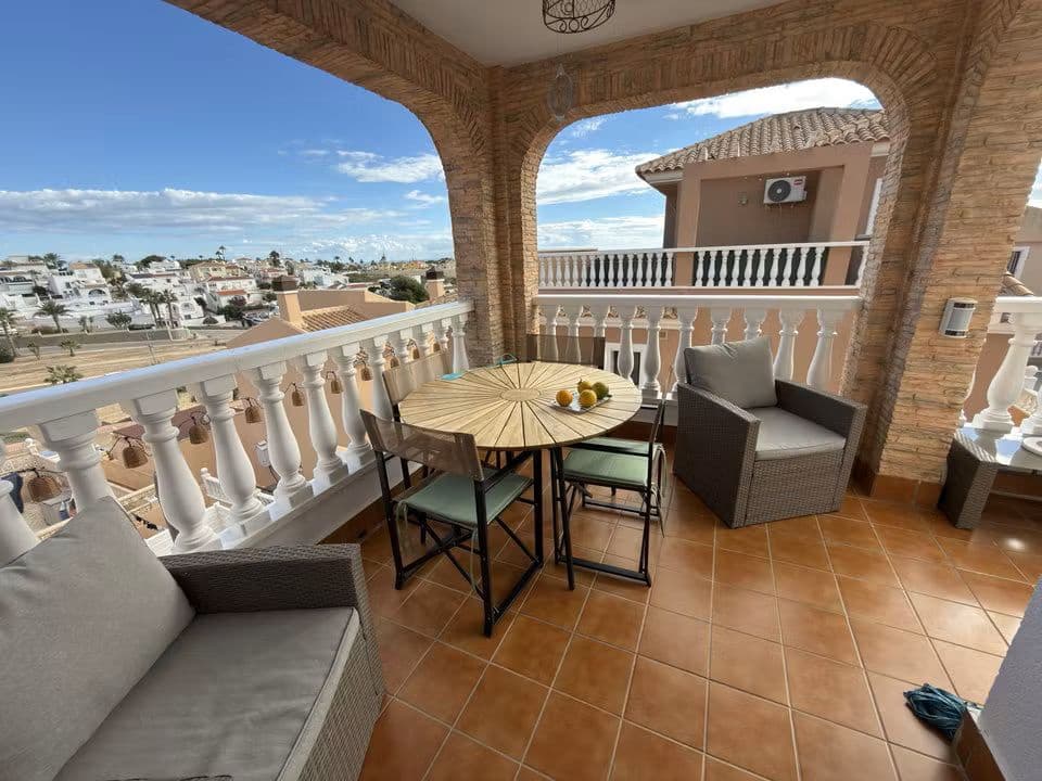 5 soveværelse Villa til salg i Villamartin med swimmingpool - € 399.000 (Ref: 9606638)