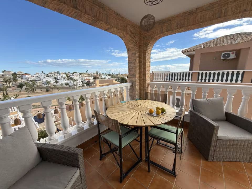 5 soveværelse Villa til salg i Villamartin med swimmingpool - € 399.000 (Ref: 9606638)