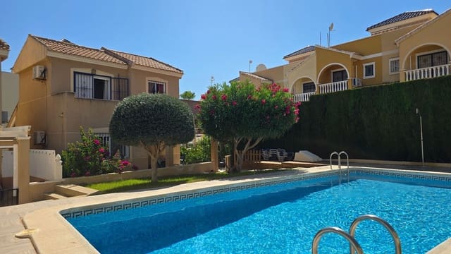Villa til salg i Villamartin, Orihuela med swimmingpool garage - € 299.500 (Ref: 9606639)