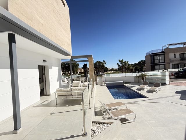 4 camera da letto Villa in vendita in Villamartin, Orihuela con piscina garage - 595.000 € (Rif: 9639860)