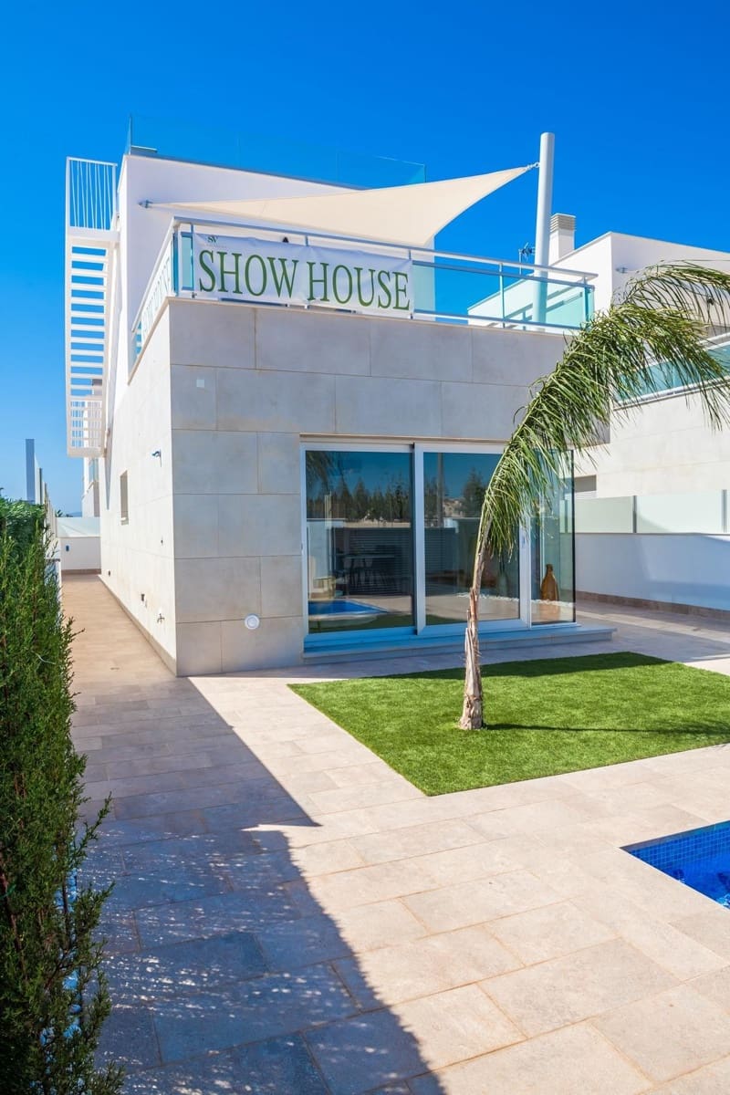 3 bedroom Villa for sale in Los Alcazares with pool garage - € 445,000 (Ref: 9653084)