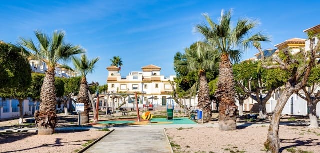 3 quarto Casa em Banda para venda em Aguas Nuevas, Torrevieja com piscina - 249 900 € (Ref: 9657075)