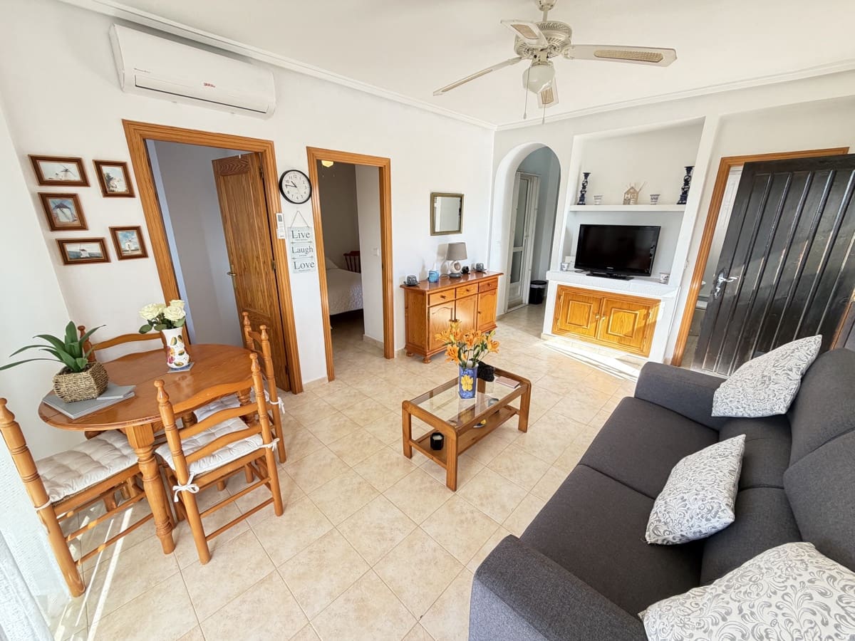 2 Zimmer Apartment zu verkaufen in La Zenia mit Pool - 175.000 € (Ref: 9665586)