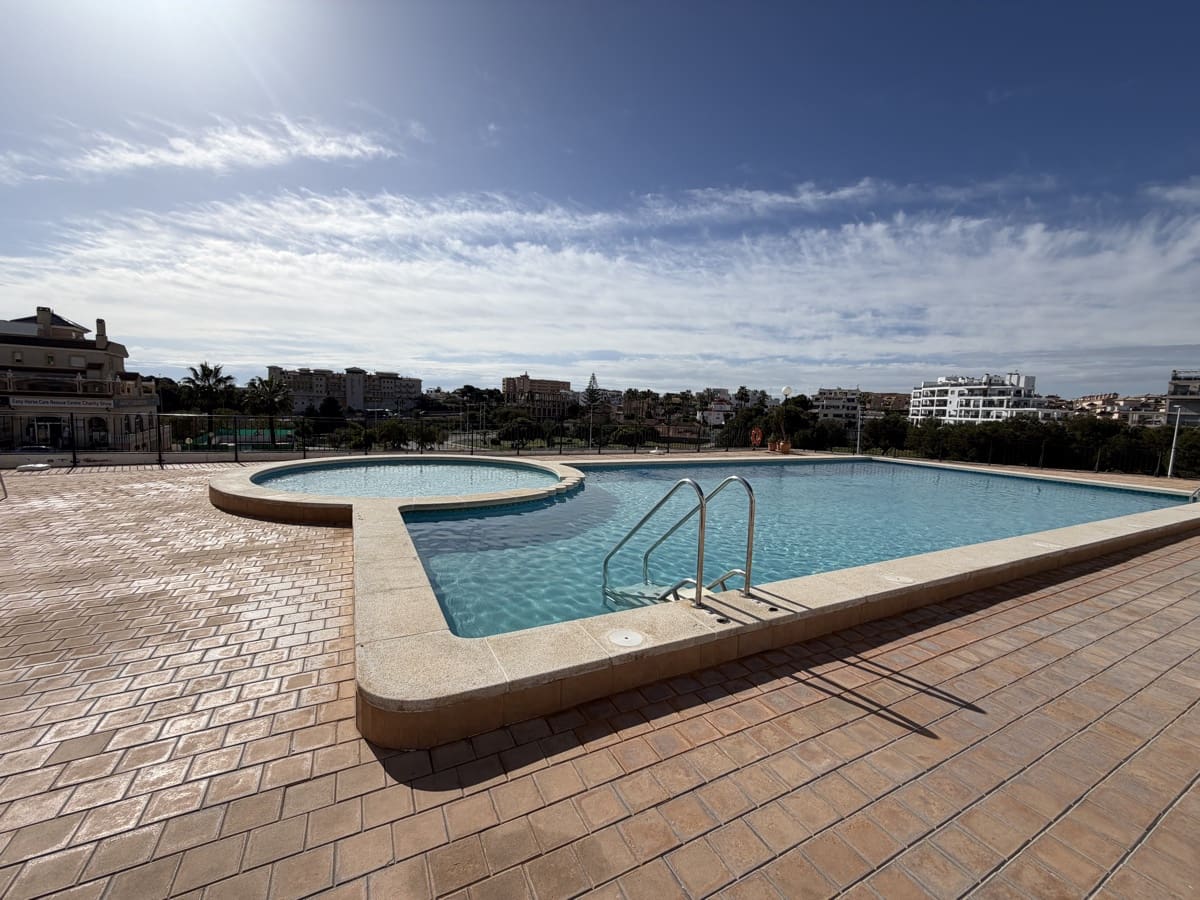 2 Zimmer Apartment zu verkaufen in La Zenia mit Pool - 175.000 € (Ref: 9665586)