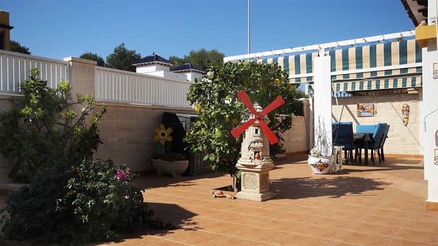2 soverom Hus til salgs i Mil Palmeras, Orihuela med svømmebasseng - € 235 000 (Ref: 9678222)