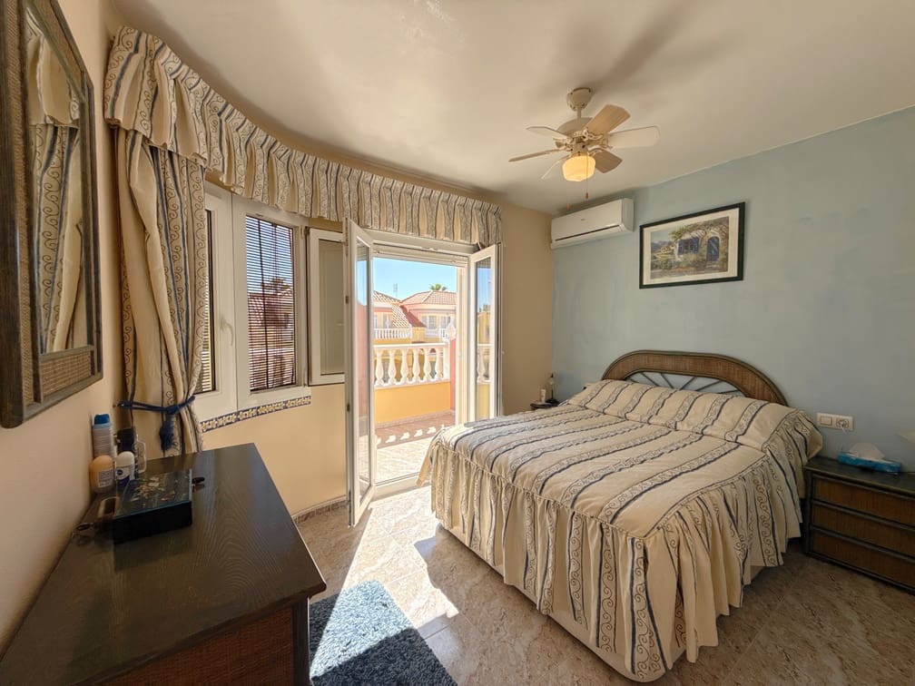 3 soveværelse Byhus til salg i Cabo Roig med swimmingpool garage - € 229.950 (Ref: 9694118)