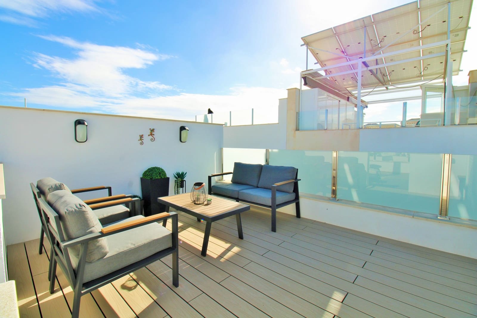 Casa de 2 habitaciones en Villamartin en venta con piscina - 294.990 € (Ref: 9702445)