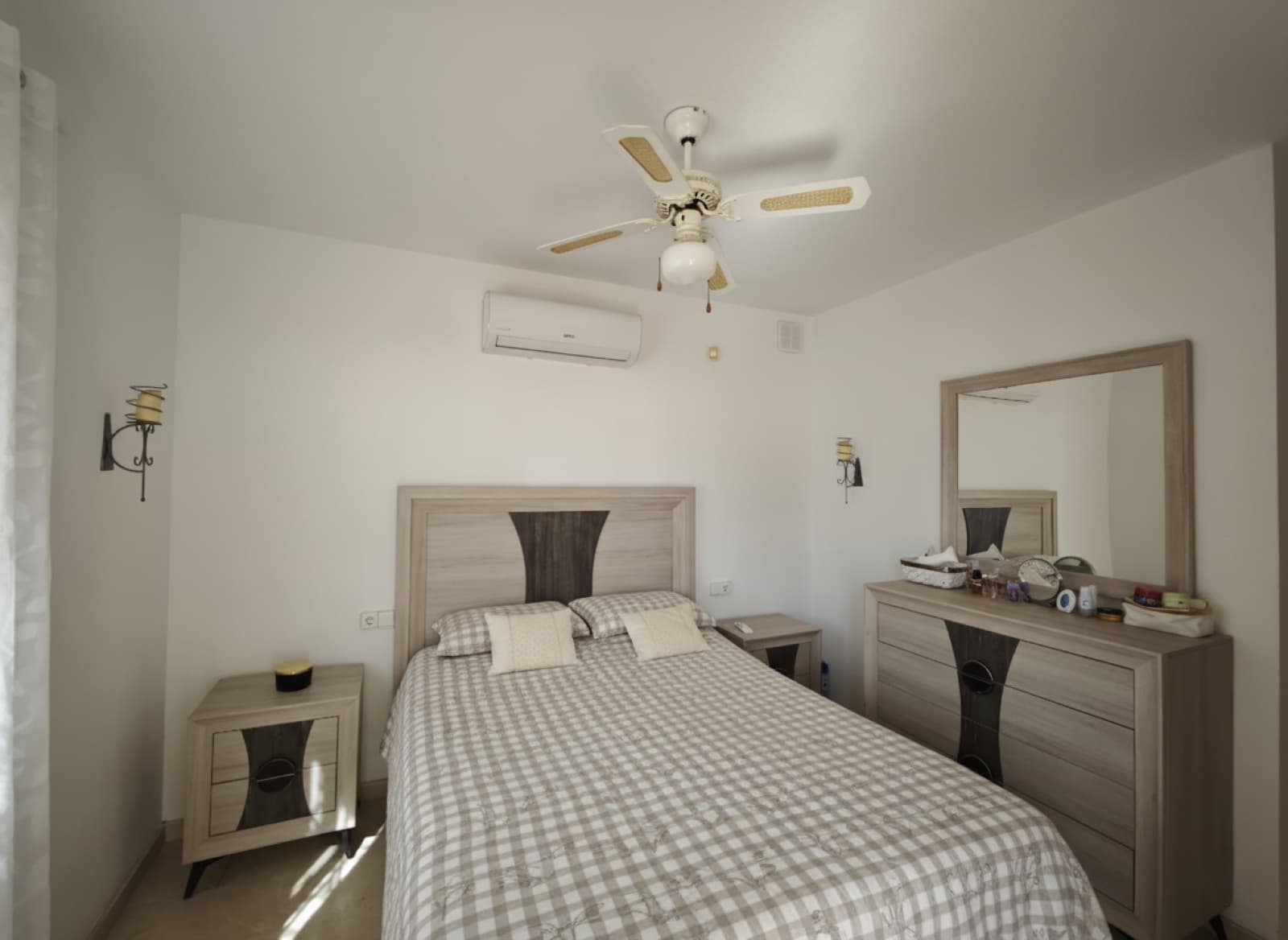 3 slaapkamer Villa te koop in Playa Flamenca met zwembad garage - € 365.000 (Ref: 9702449)